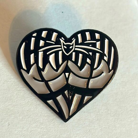 Disney’s The Nightmare Before Christmas Jack Skellington Booty Heart Lapel Pin - Picture 1 of 3
